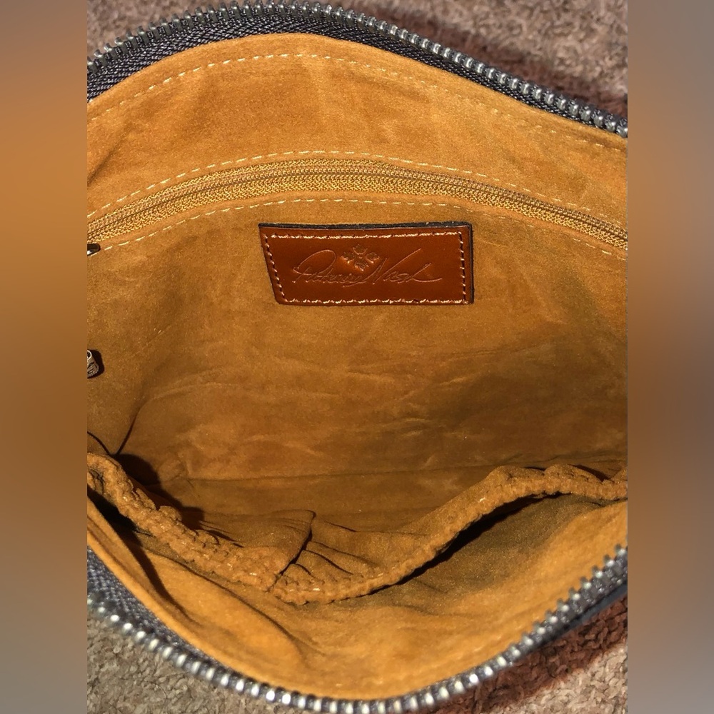 NWT-Patricia Nash-Tooled Leather-Cassini Zip Wristlet Pouch-Magenta-$168 - Picture 3 of 3